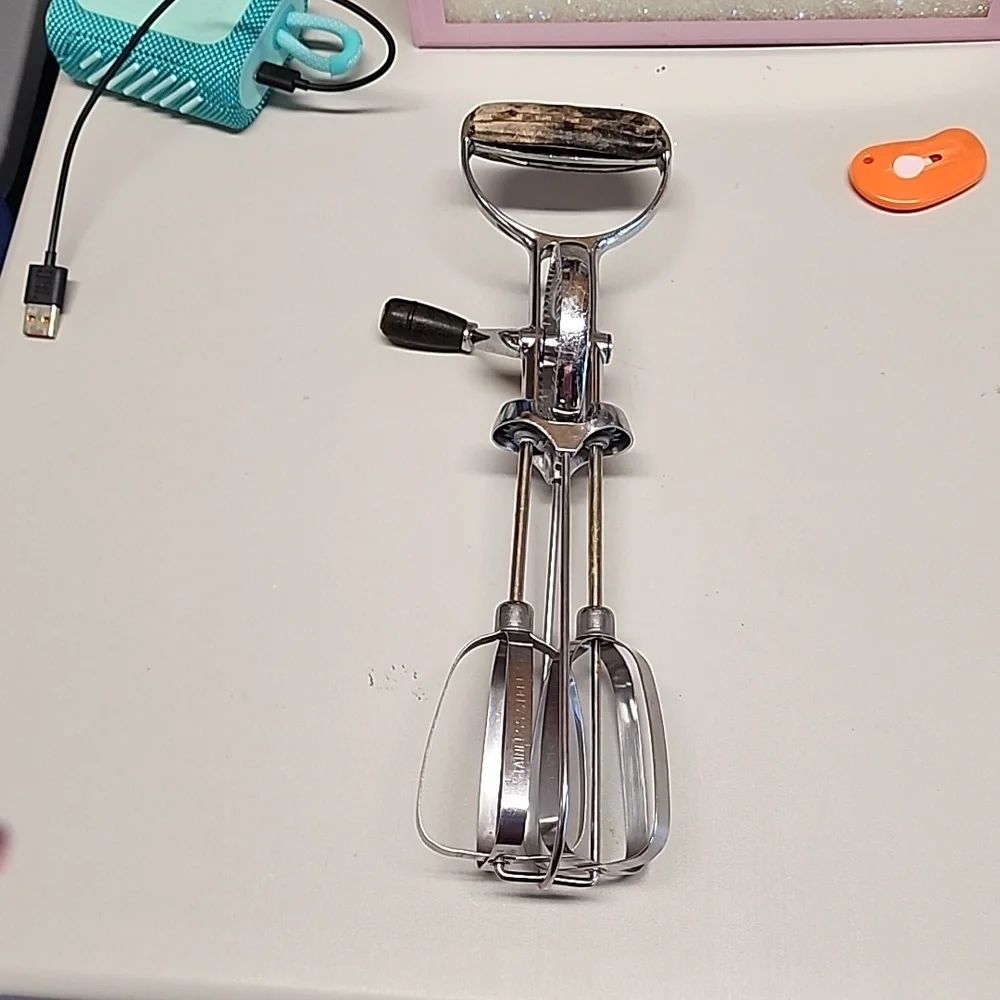 Antique batter beater
